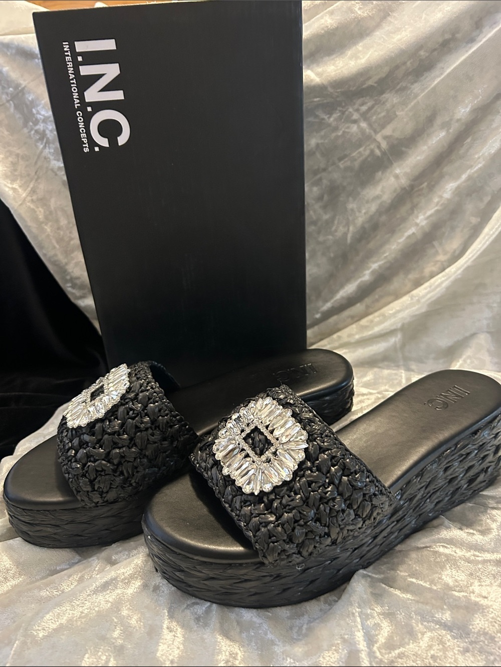 NWT INC INTERNATIONAL BLACK WOVEN RAFFIA SANDALS 9.5